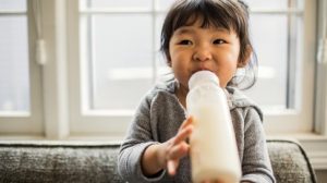Read more about the article Когато детето се храни само с мляко